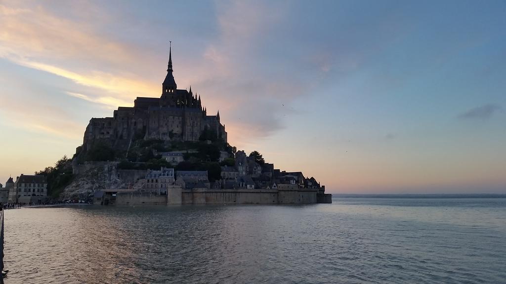 L'Oree Du Mont Proche Du Mont Saint Michel Hotel Pontorson Exterior photo